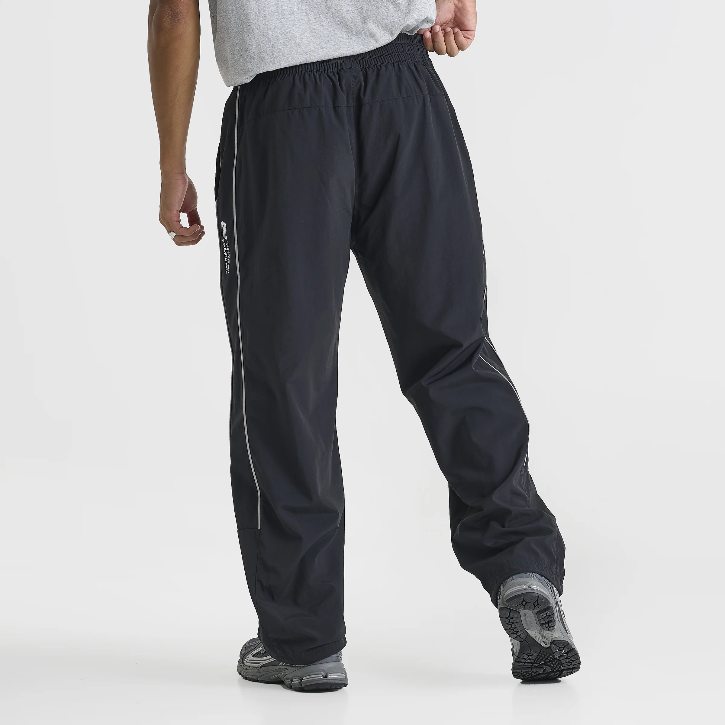 New Balance Vision Woven Track Pants Black / 3M Reflective - Image 2