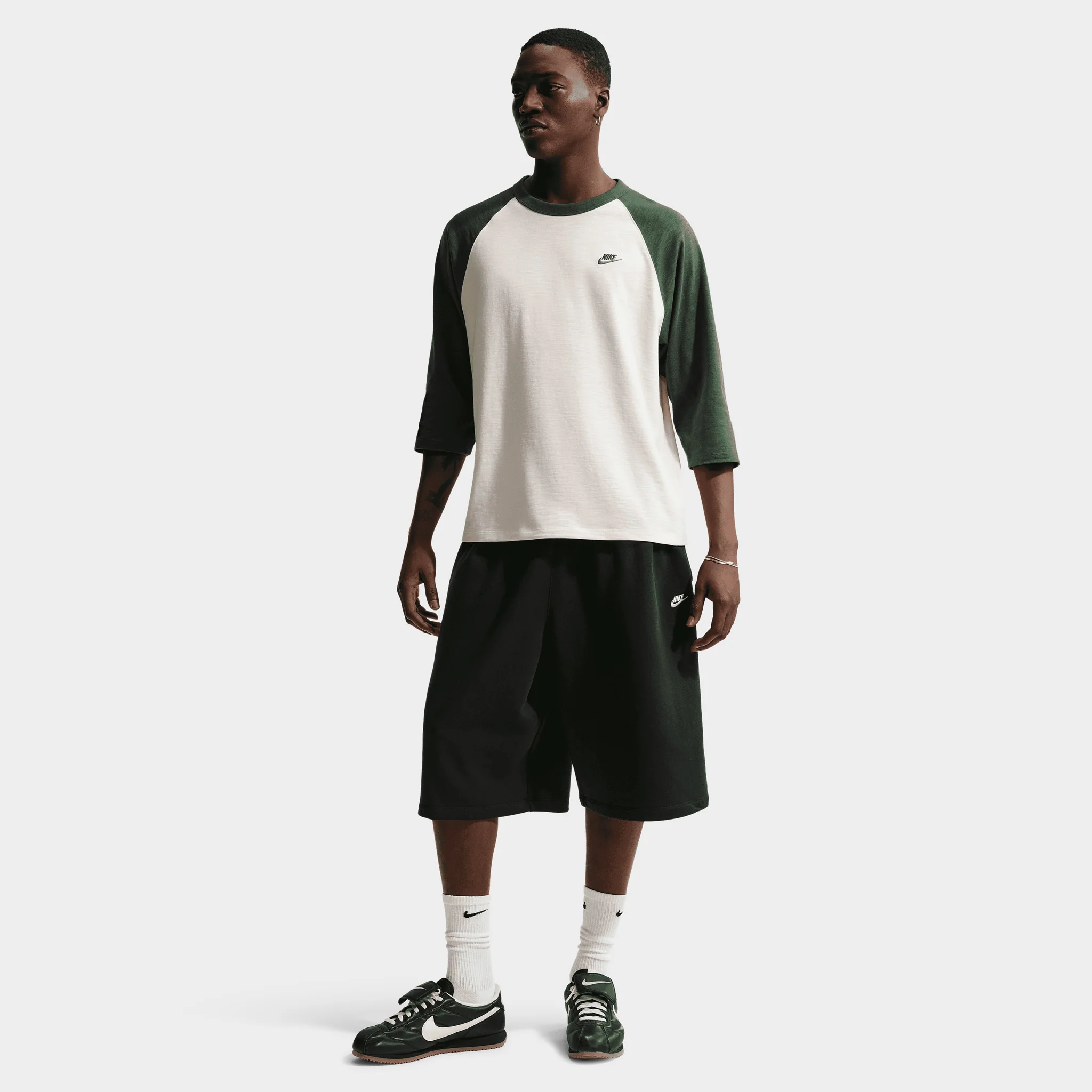 Nike Club Fleece OS Shorts / Black / Black / White