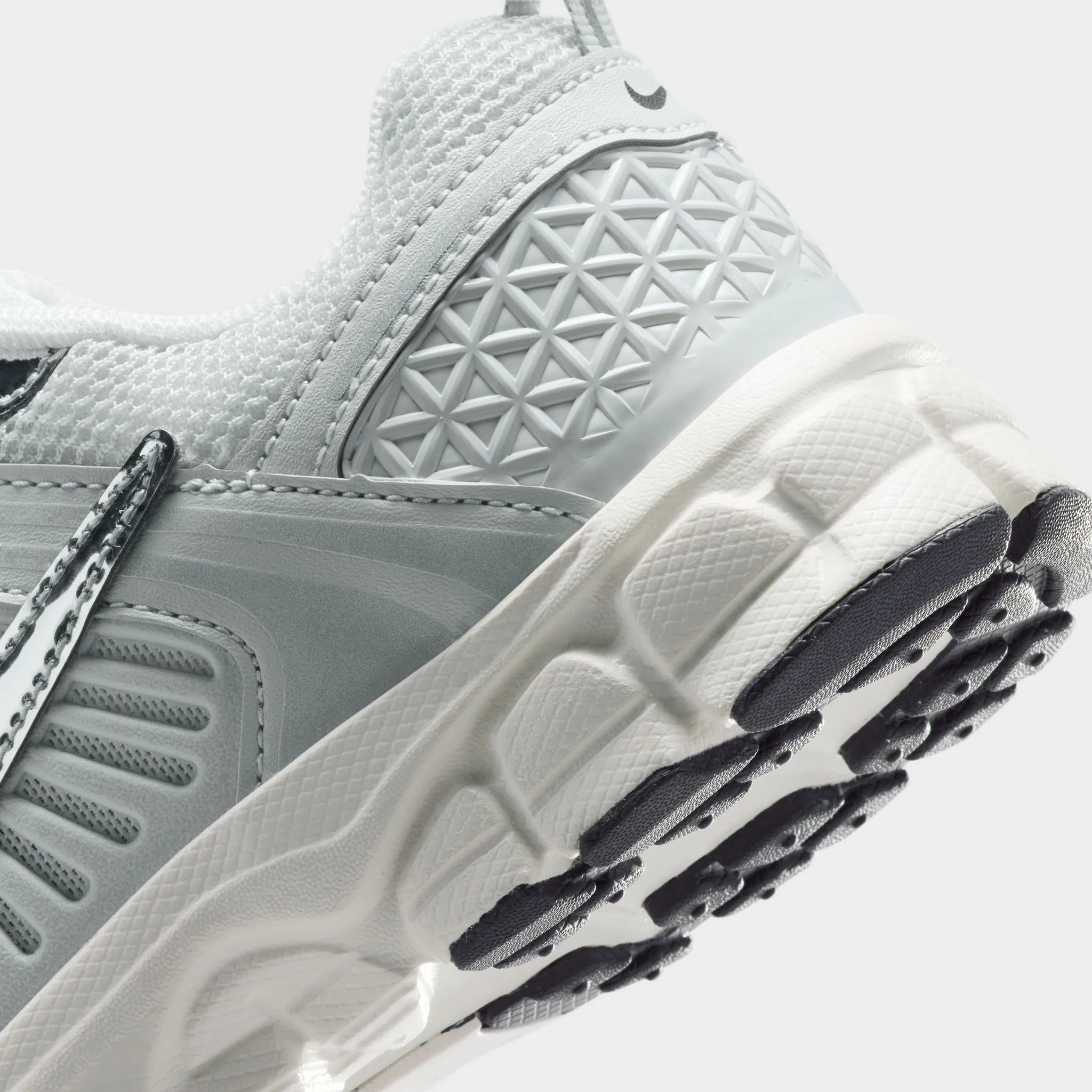 Nike Vomero 5 PS Photon Dust / Chrome Gridiron - Sail - Image 4