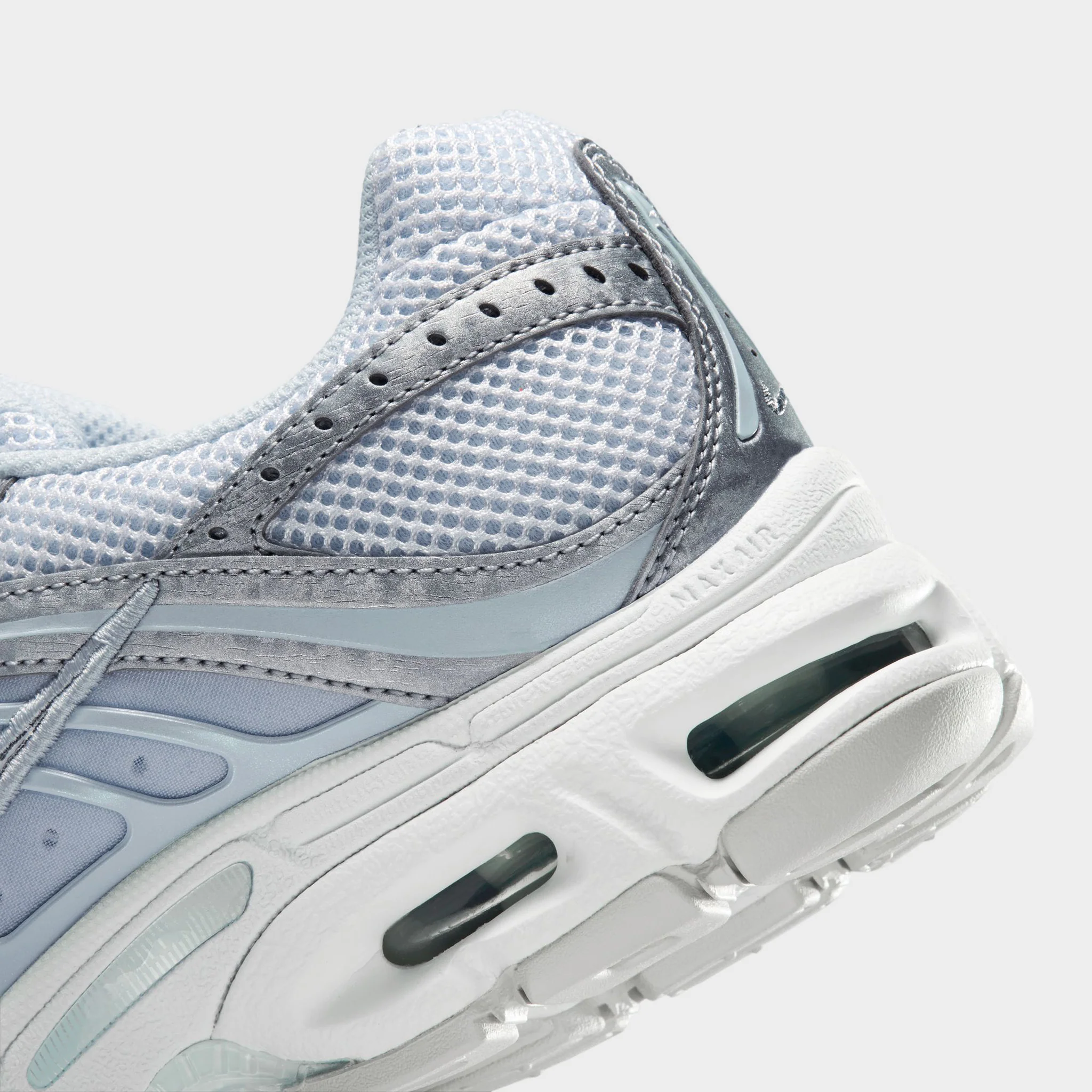 Nike Women's Air Max Moto 2K White / Metallic Silver - Blue Tint - Image 4