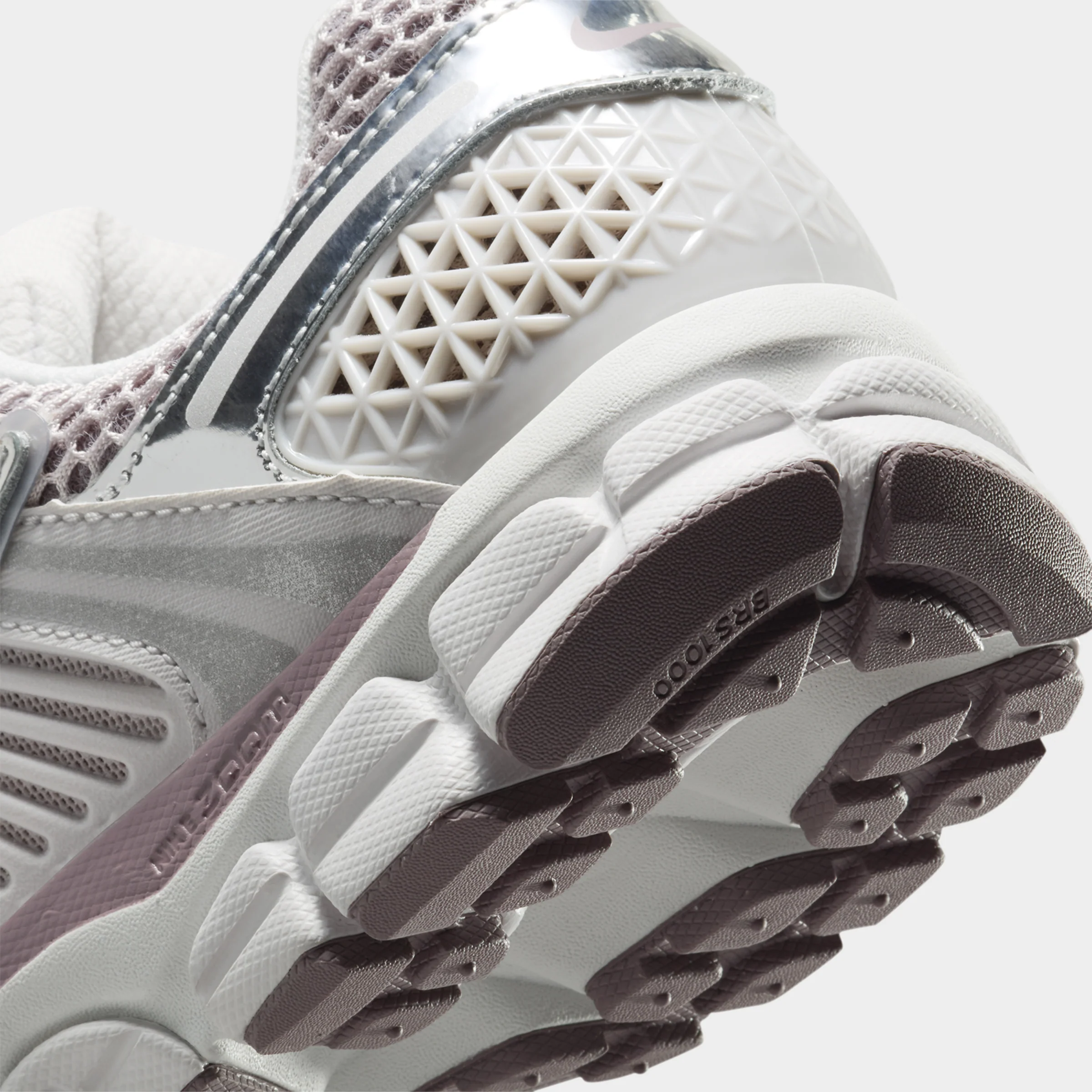 Nike Women's Zoom Vomero 5 Vast Grey / Metallic Silver - Image 3