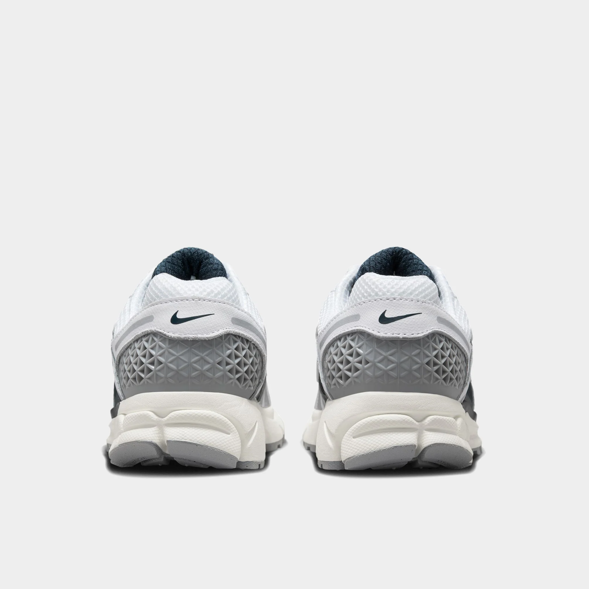 Nike Women's Zoom Vomero 5 White / Metallic Silver - Armory Navy - Image 4