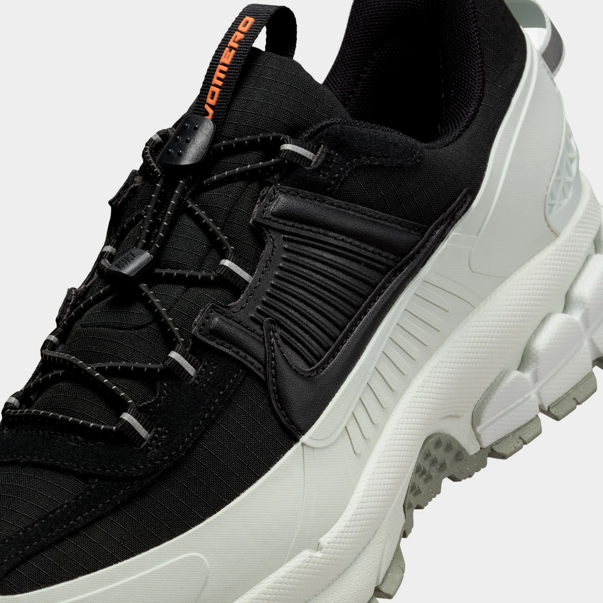 Nike Zoom Vomero Roam Black / Black - Light Silver - Image 3