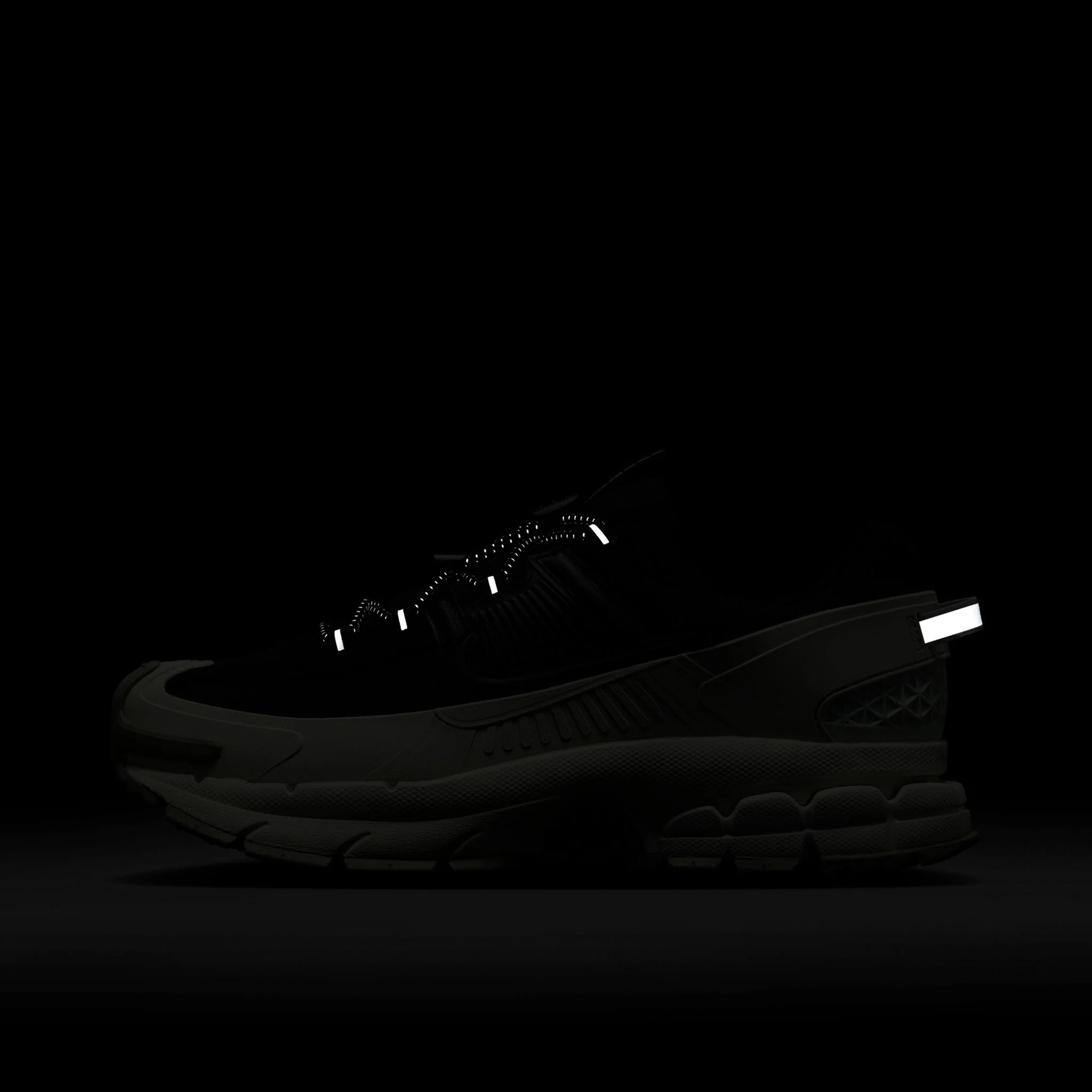 Nike Zoom Vomero Roam Black / Black - Light Silver - Image 7